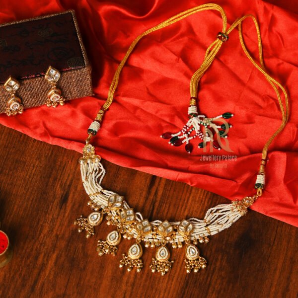 Elegant Kundan Pearl Necklace Set with Earrings - Image 4