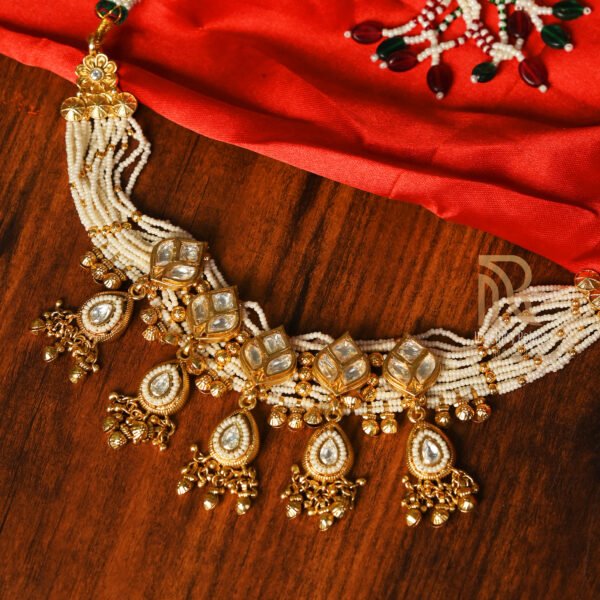 Elegant Kundan Pearl Necklace Set with Earrings - Image 3