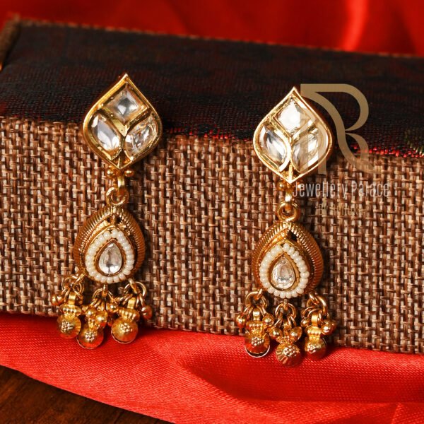 Elegant Kundan Pearl Necklace Set with Earrings - Image 2