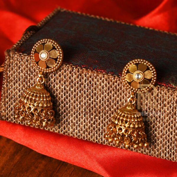 Antique Kundan Choker Necklace with Floral Motifs - Image 2